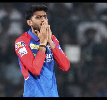 Did Axar Patel make a mistake in selecting bowlers in the death overs?
